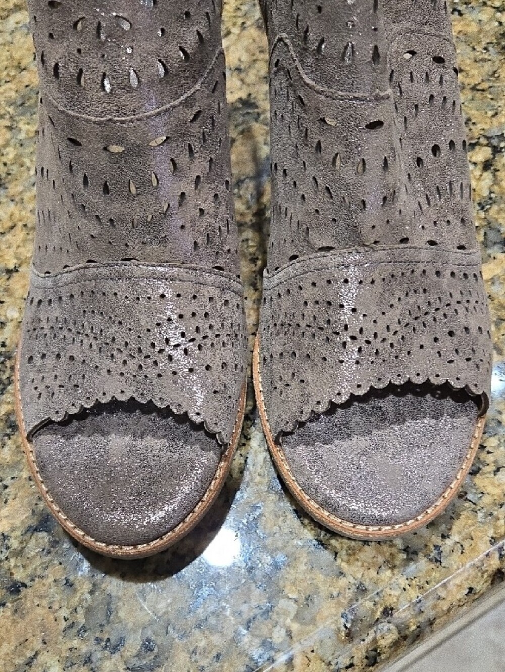 Sofft Millard Perforated Peep-Toe Booties 9M - Picture 6 of 9